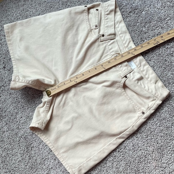 LL Bean Women’s Size 14 Cream Denim Shorts 100% Cotton 5 Pocket Zip Fly Closure - Picture 5 of 11